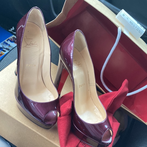 Christian louboutin original to small for me good quality comes with dust Bag - Picture 3 of 3